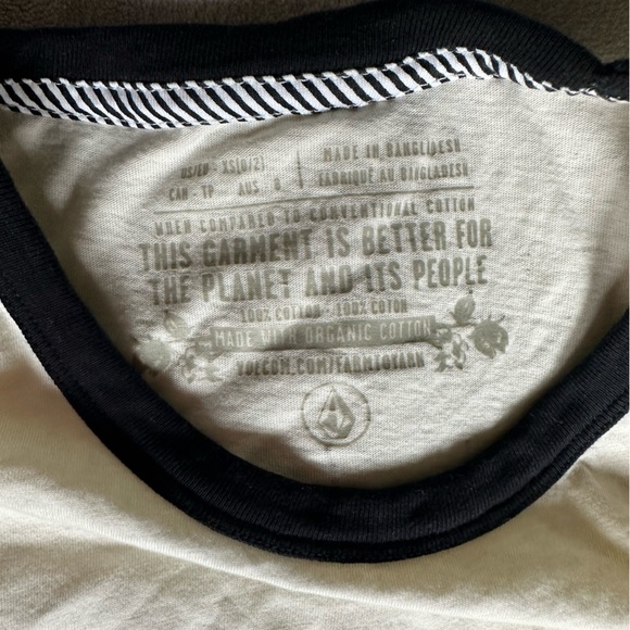 Volcom graphic shirt women’s - Picture 2 of 4